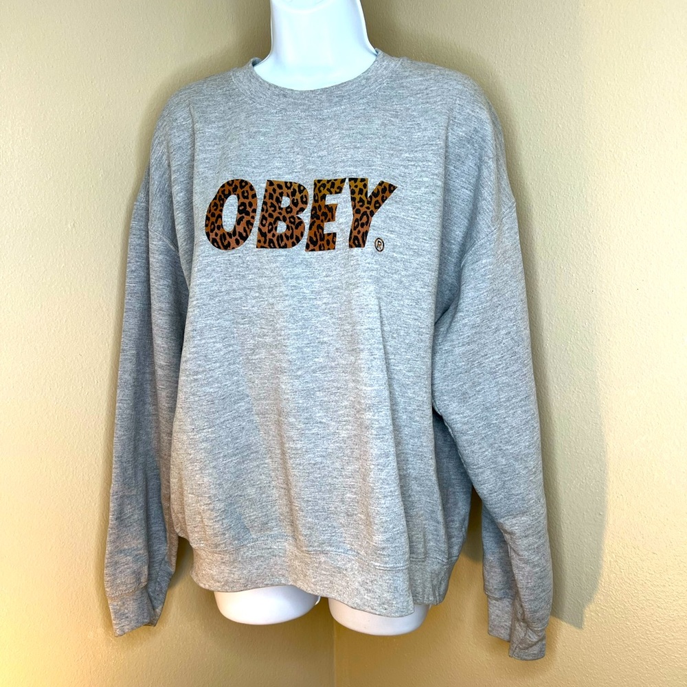 Obey Oversized Heather Gray Sweatshirt Size Medium Athletic Comfortable